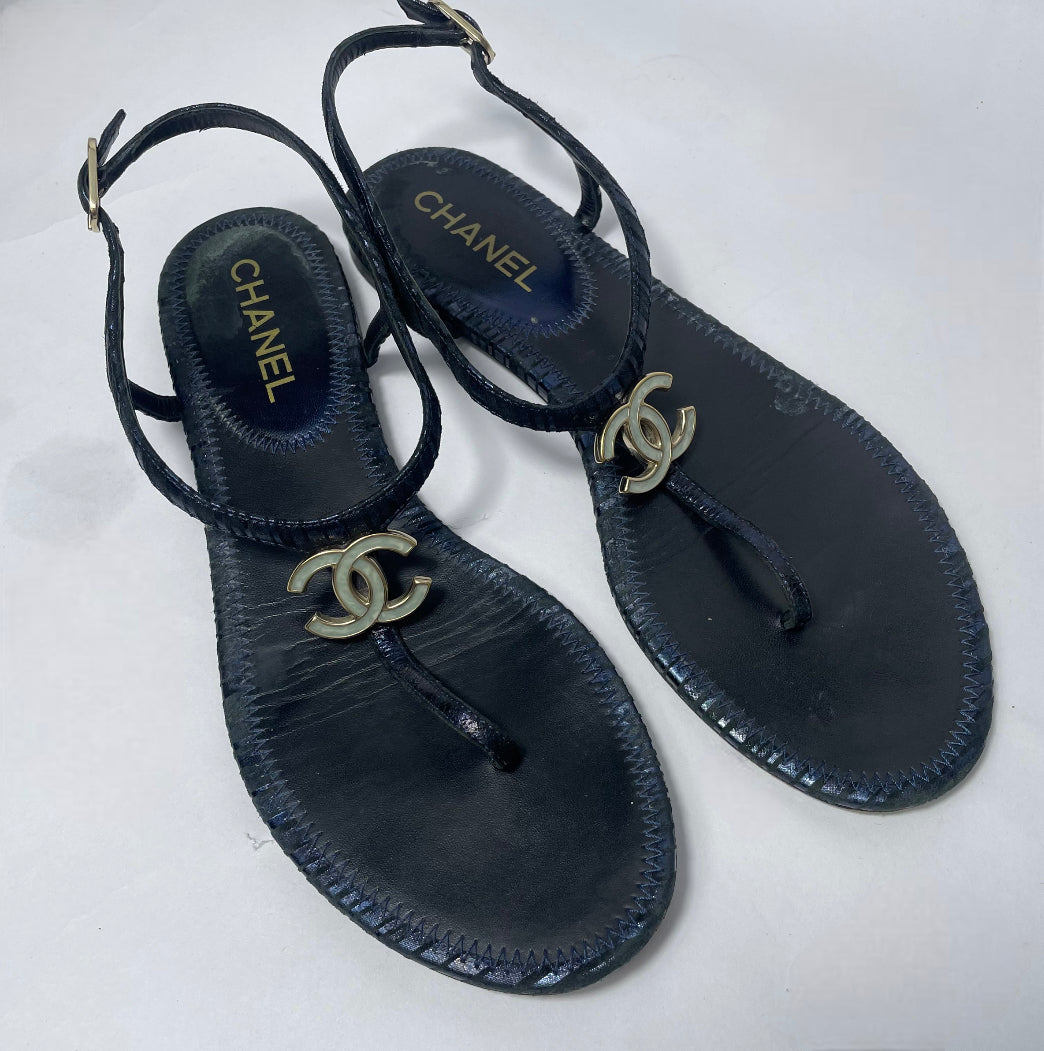 Chanel in Love black leather sandals with CC logo